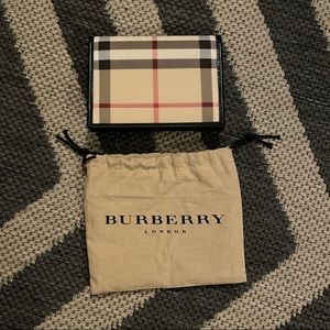 Burberry card holder wallet.
